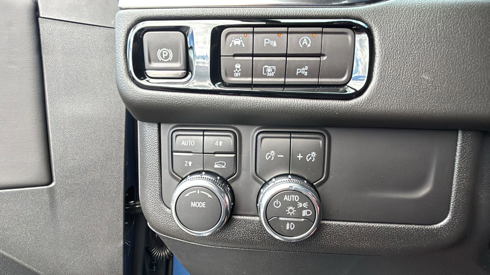 New 2026 GMC Yukon Elevation w/ LPO, Elevation Black Package image 13