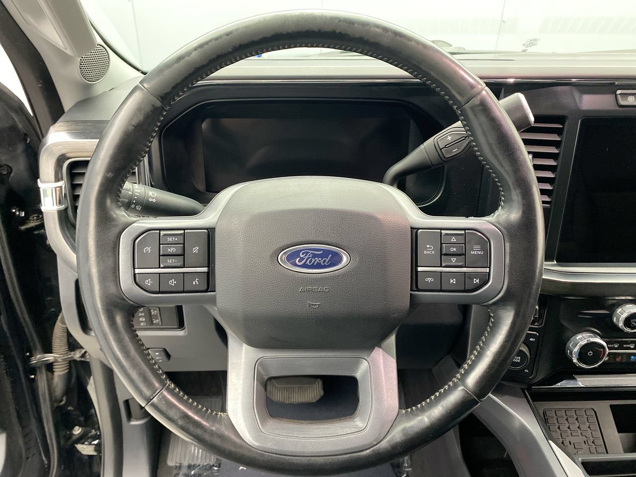 Used 2024 Ford F350 Lariat w/ Sport Appearance Package AWD/4WD image 16