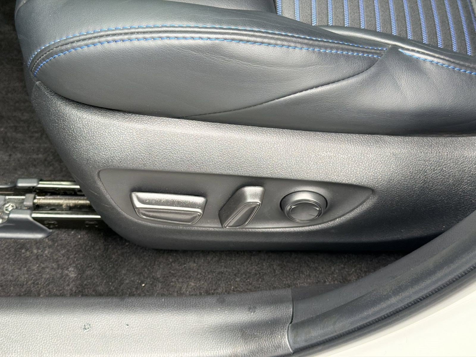 Used 2023 Toyota RAV4 XSE AWD/4WD image 15