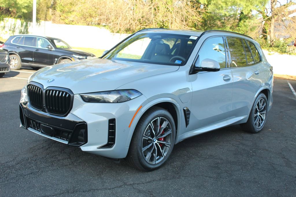 New 2026 BMW X5 xDrive50e image 3