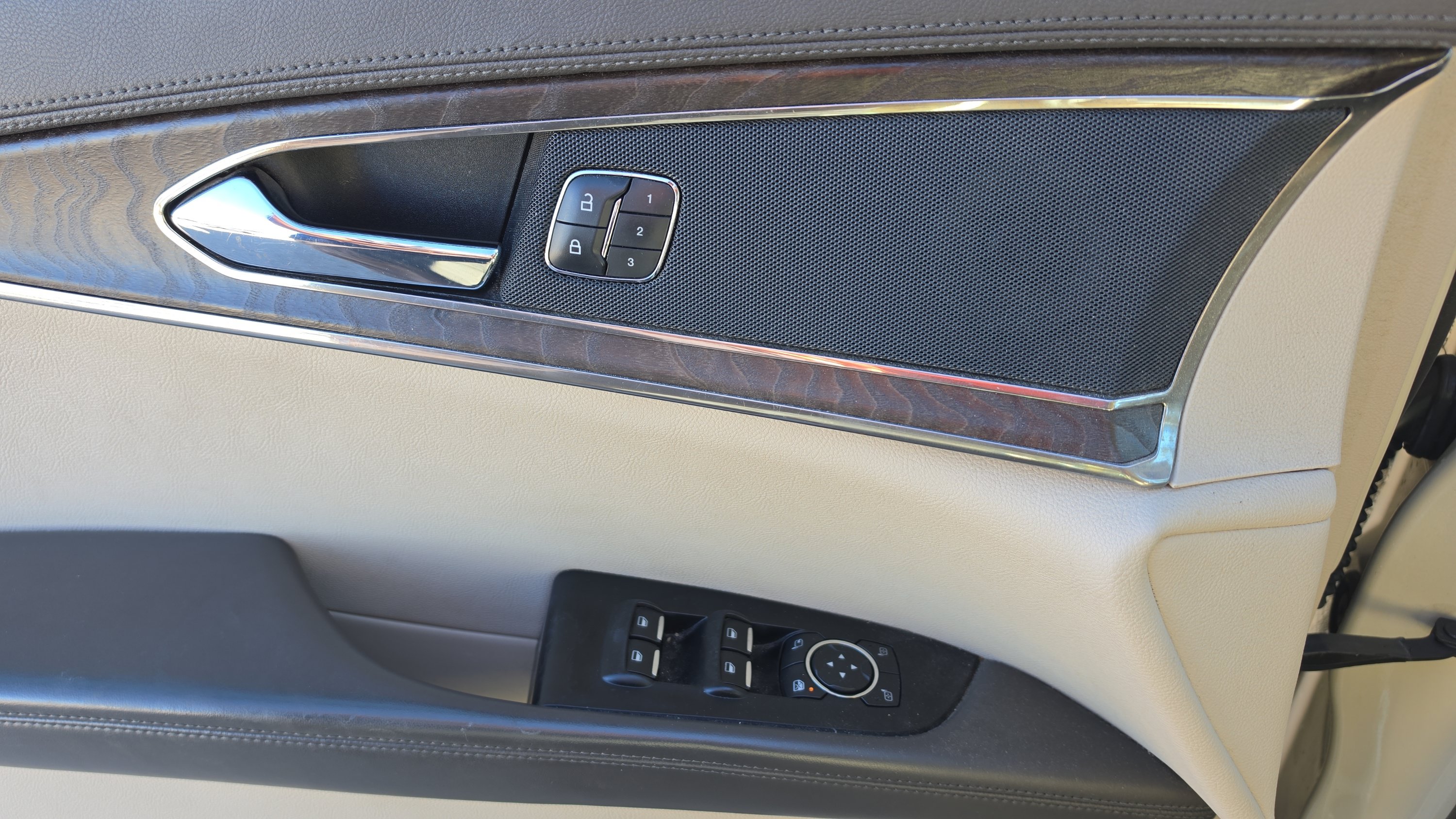 Used 2016 Lincoln MKX Select w/ Select Plus Package FWD image 11