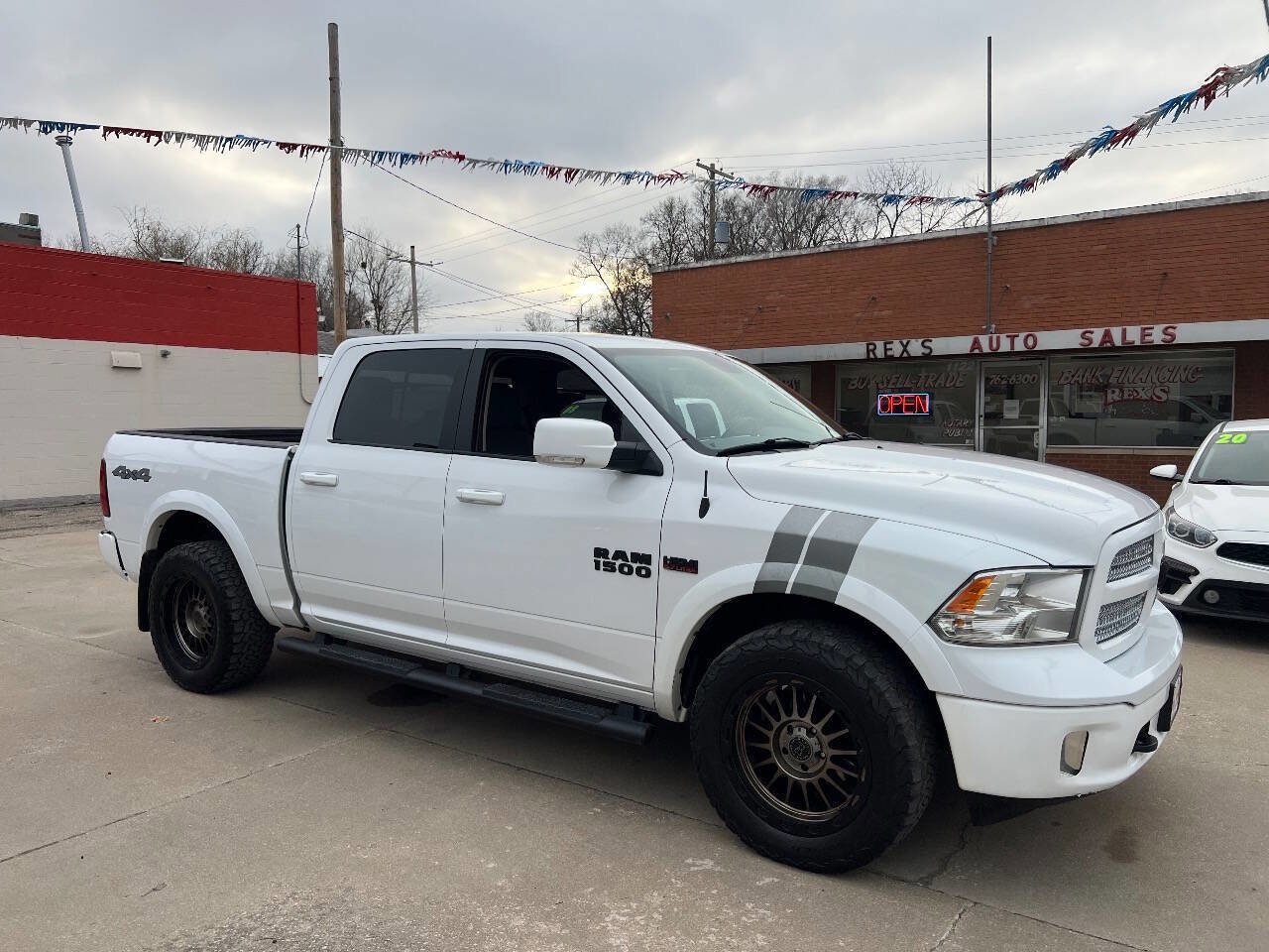 Used 2018 RAM 1500 SLT image 5