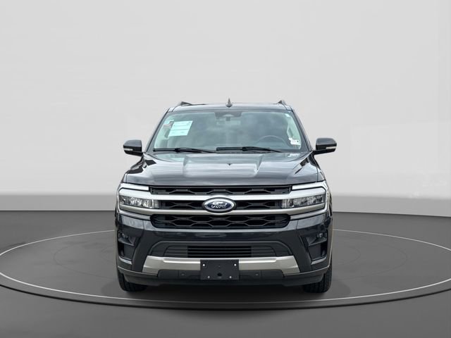 Used 2023 Ford Expedition XLT image 3