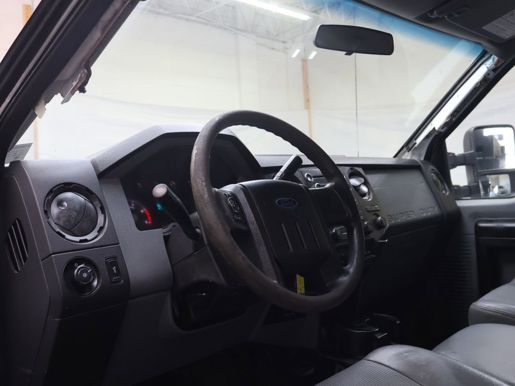 Used 2015 Ford F550 2WD Regular Cab Super Duty image 12