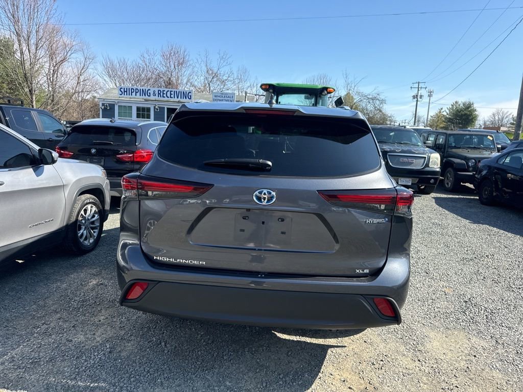 Used 2024 Toyota Highlander XLE image 5