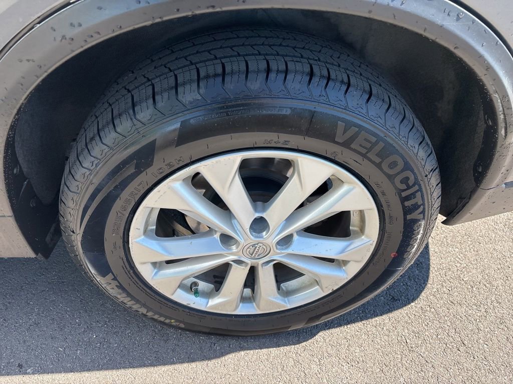 Used 2015 Nissan Rogue SV w/ SV Family Package image 17