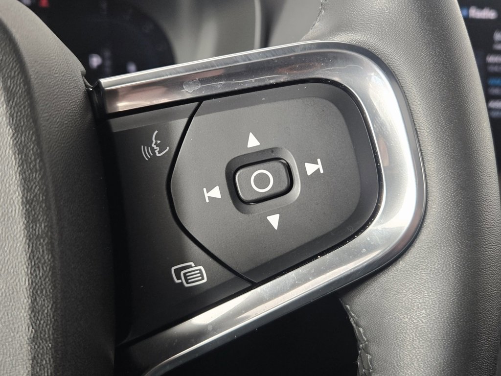 Certified 2023 Volvo XC40 B5 Ultimate w/ Climate Package image 26