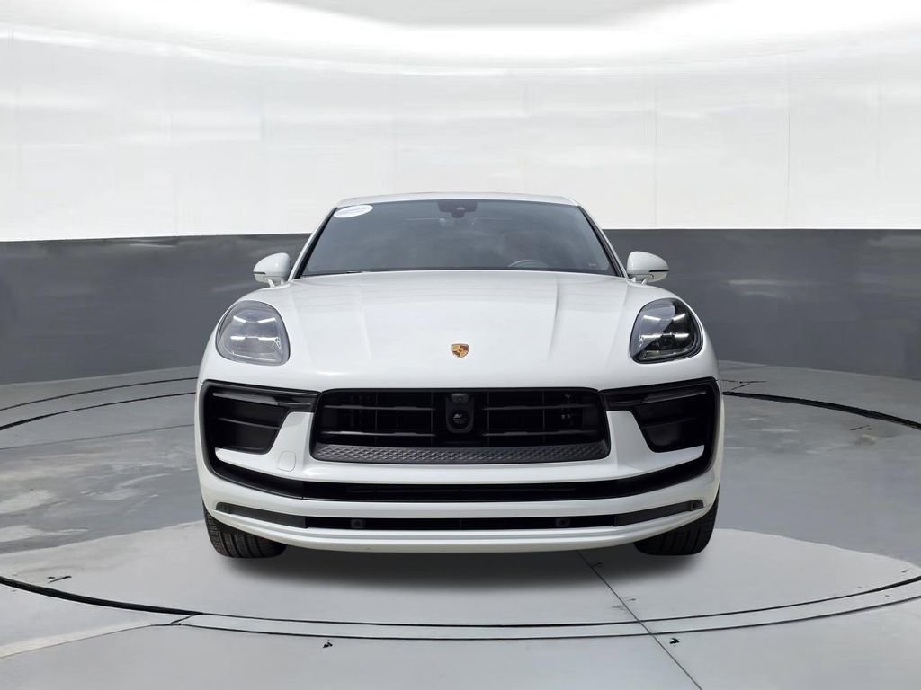 Certified 2025 Porsche Macan image 9
