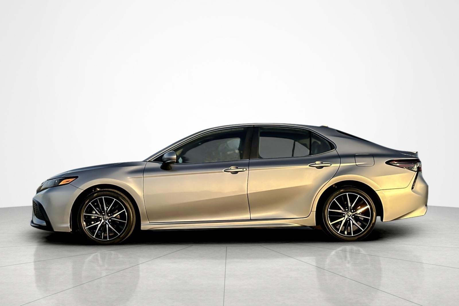 Certified 2023 Toyota Camry SE image 2