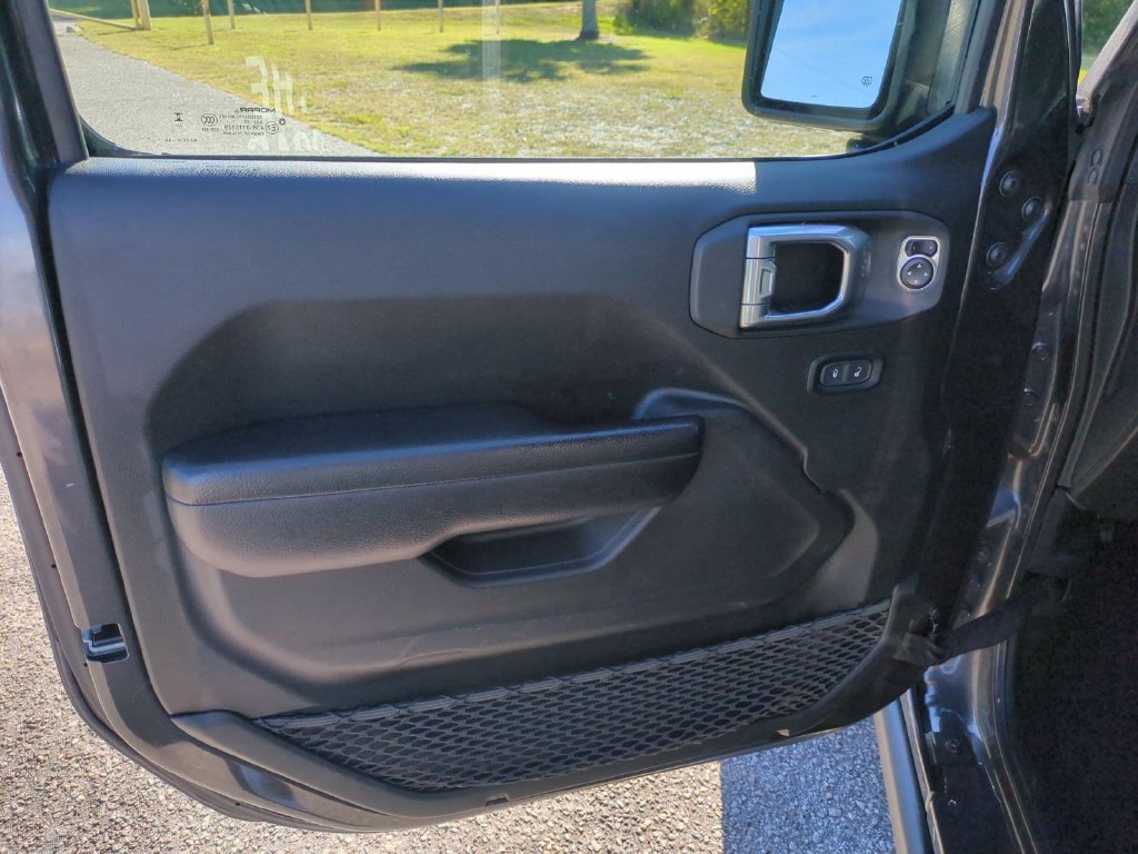 Used 2024 Jeep Wrangler Unlimited Rubicon 4xe AWD/4WD image 13