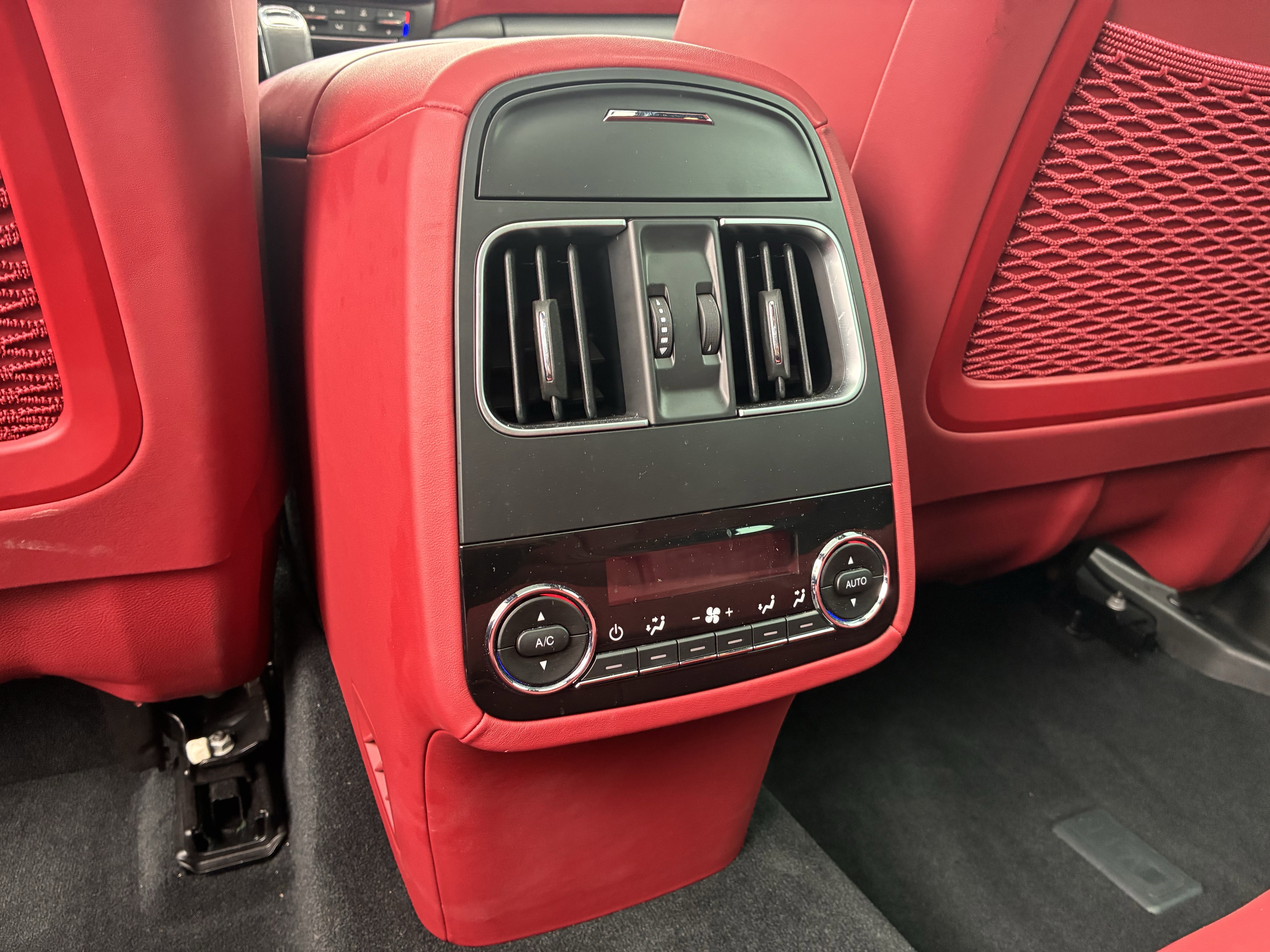 Used 2021 Maserati Levante Trofeo image 36