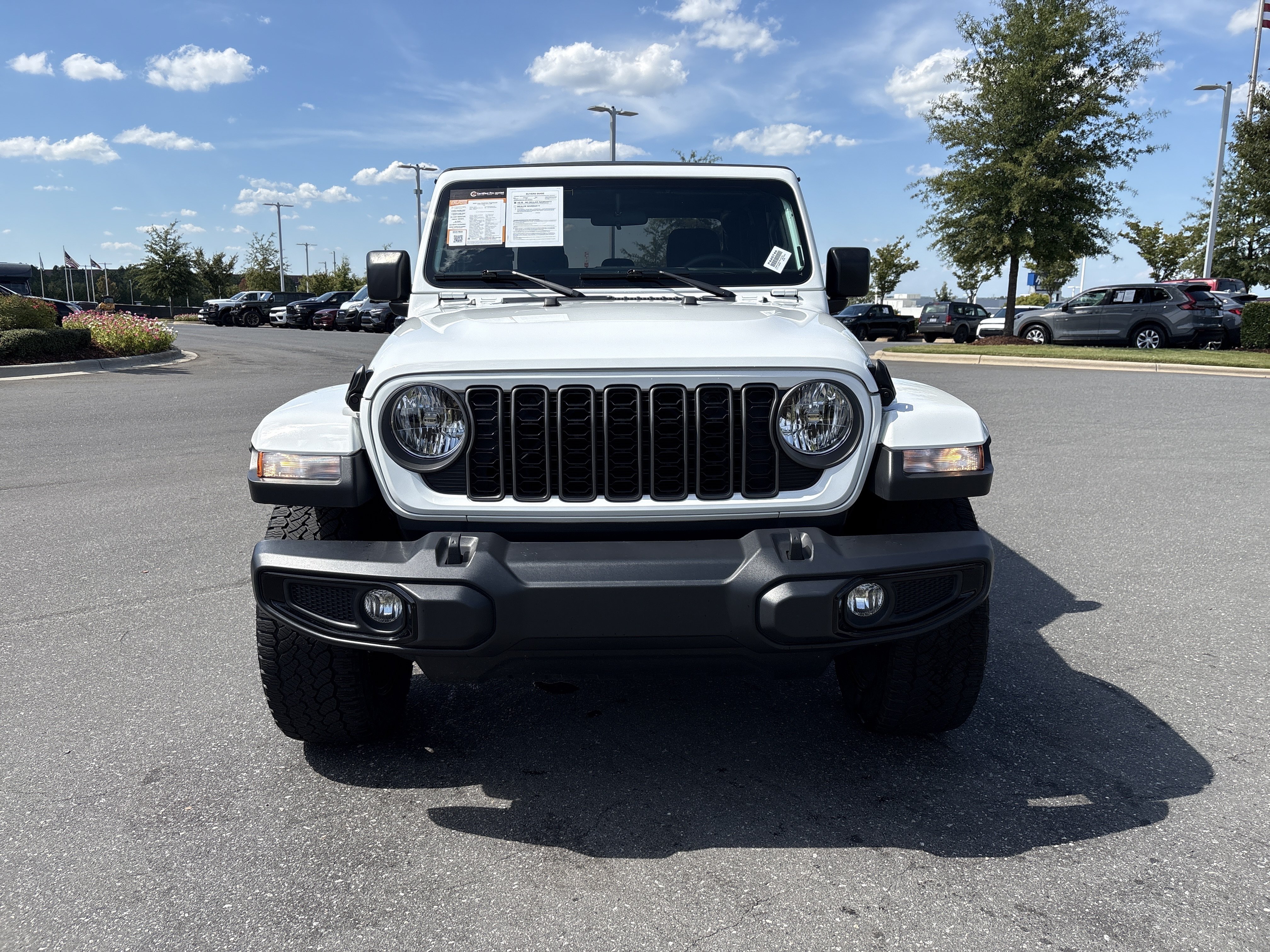 Used 2025 Jeep Gladiator Sport AWD/4WD image 3