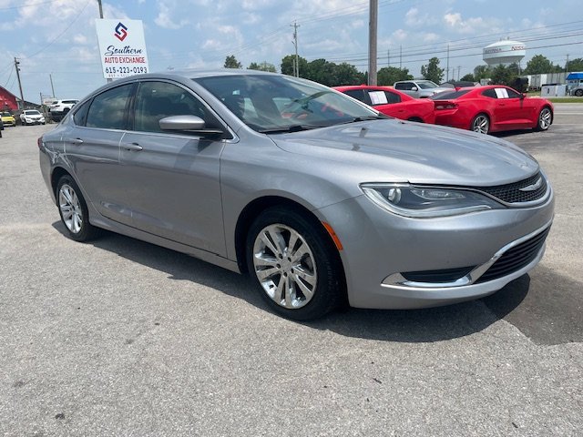 Used 2016 Chrysler 200 Limited FWD image 3