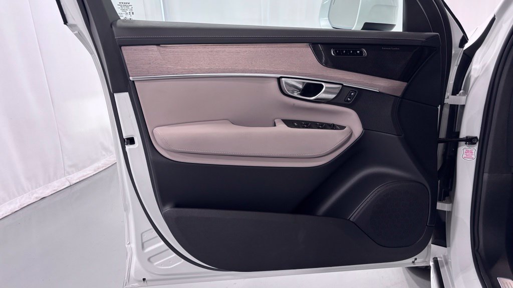 Certified 2026 Volvo XC90 B6 Plus AWD/4WD image 16