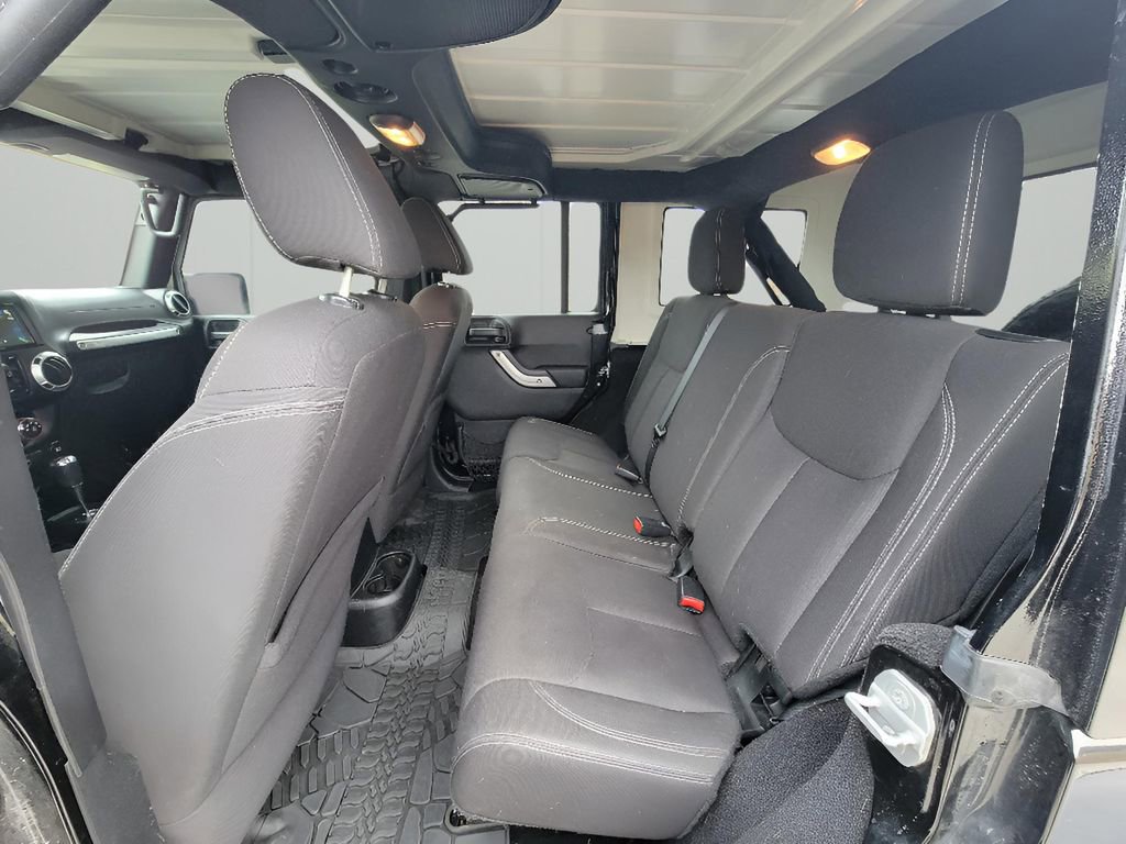 Used 2015 Jeep Wrangler Unlimited Sahara w/ Connectivity Group image 22