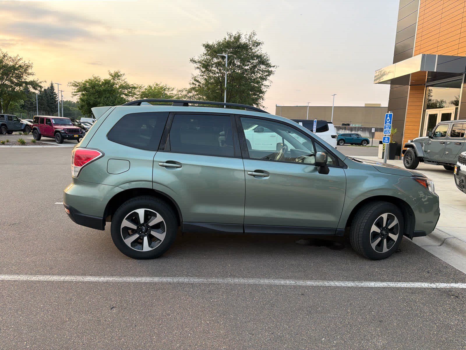 Used 2018 Subaru Forester 2.5i Premium w/ All-Weather Package AWD/4WD image 3