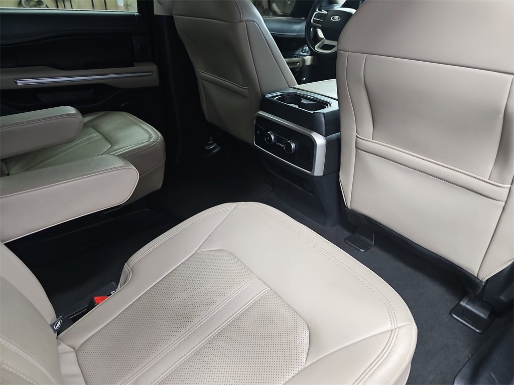 Used 2023 Ford Expedition Limited image 11