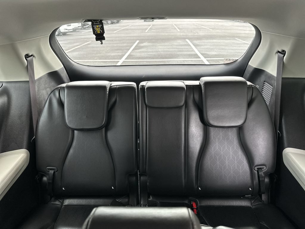 Used 2024 Kia Carnival EX FWD image 29