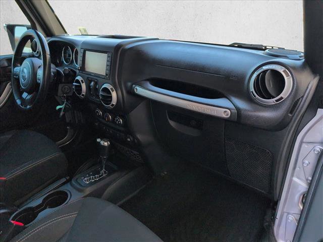 Used 2015 Jeep Wrangler Unlimited Rubicon w/ Connectivity Group AWD/4WD image 23