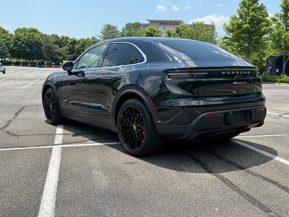 New 2025 Porsche Macan 4S Electric image 3