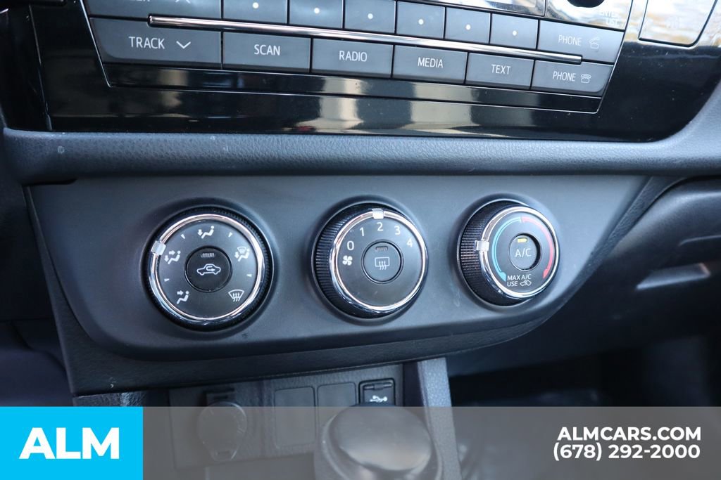 Used 2014 Toyota Corolla L FWD image 32