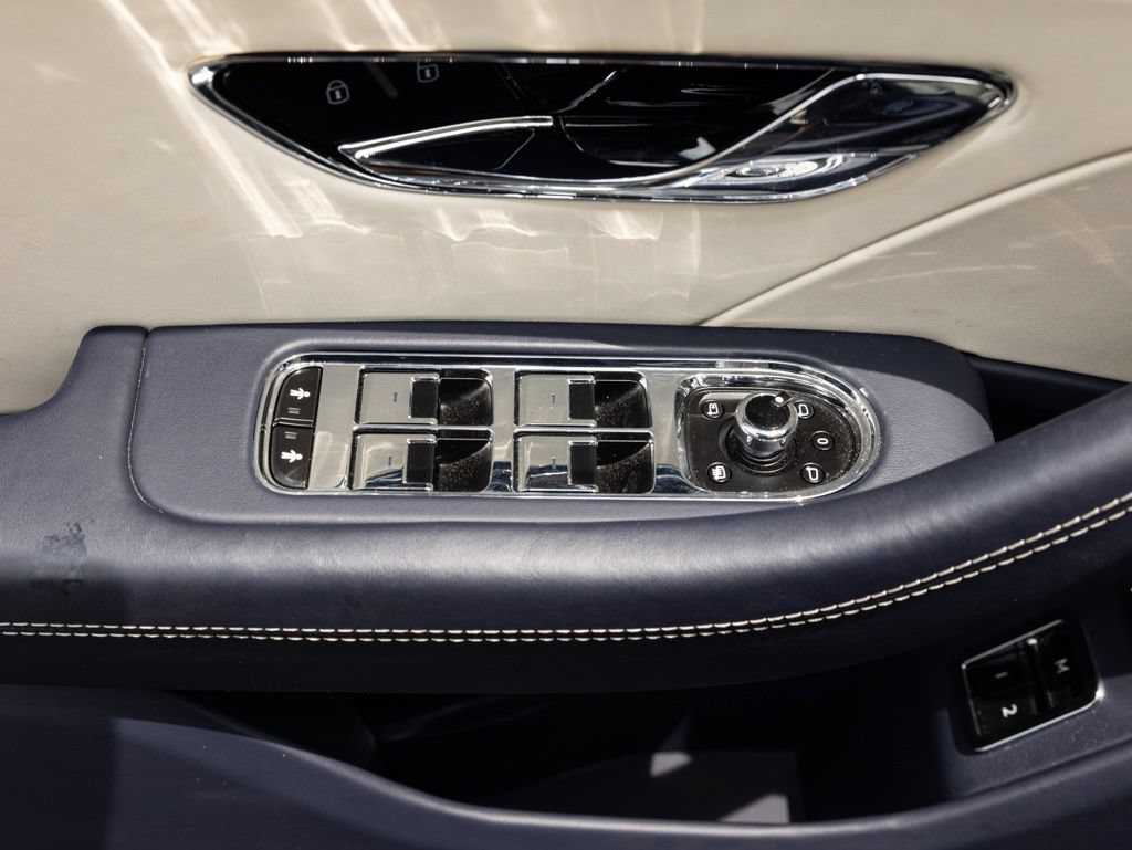 Used 2024 Bentley Flying Spur V8 AWD/4WD image 25
