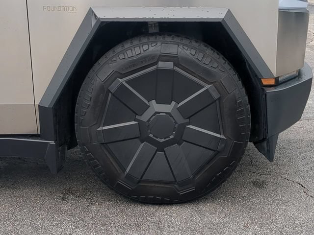 Used 2024 Tesla Cybertruck AWD Crew Cab image 10