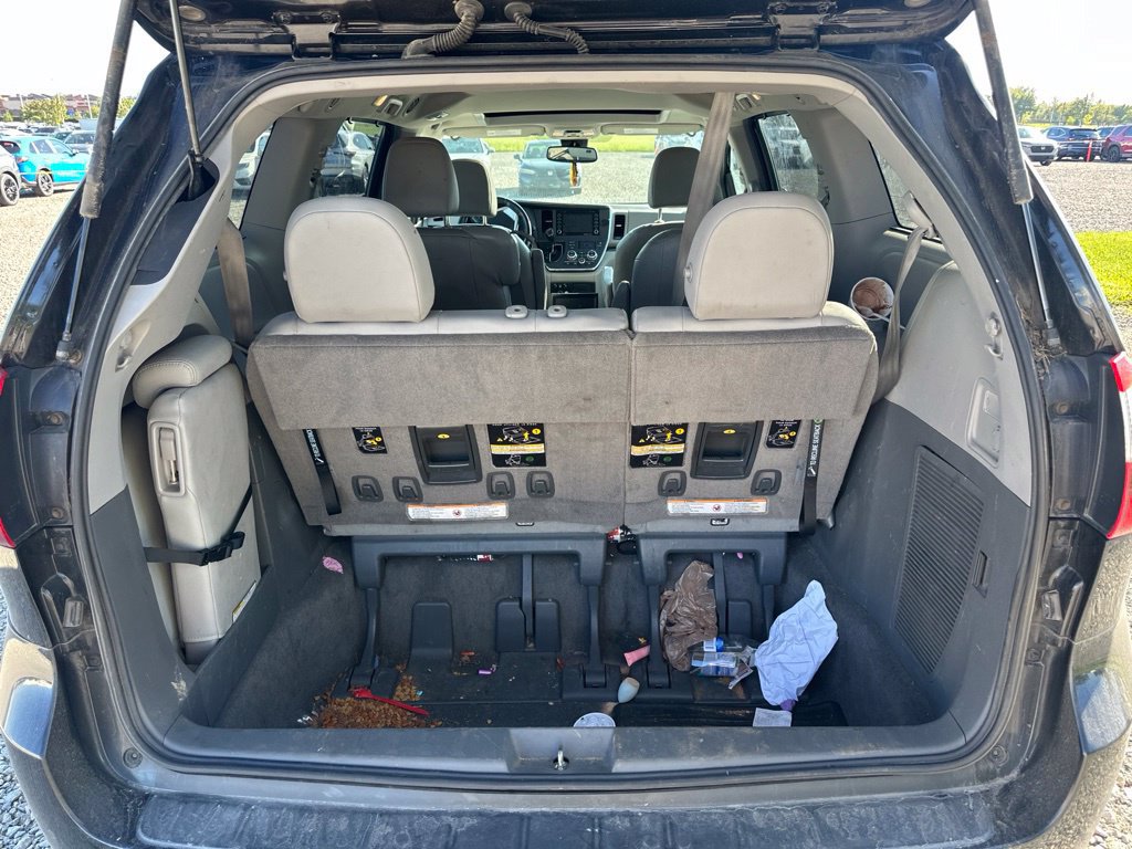 Used 2018 Toyota Sienna XLE w/ XLE Navigation Package FWD image 10