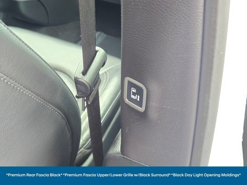 Used 2021 Chrysler Pacifica Touring-L w/ Uconnect Theater Family Group FWD image 24