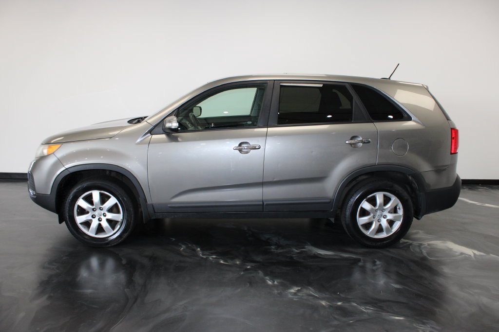 Used 2012 Kia Sorento FWD w/ Third Row Pkg image 26