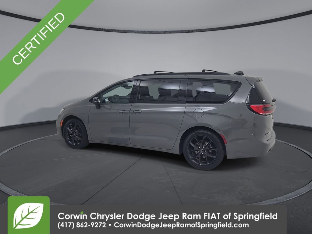 Certified 2025 Chrysler Pacifica Limited image 10