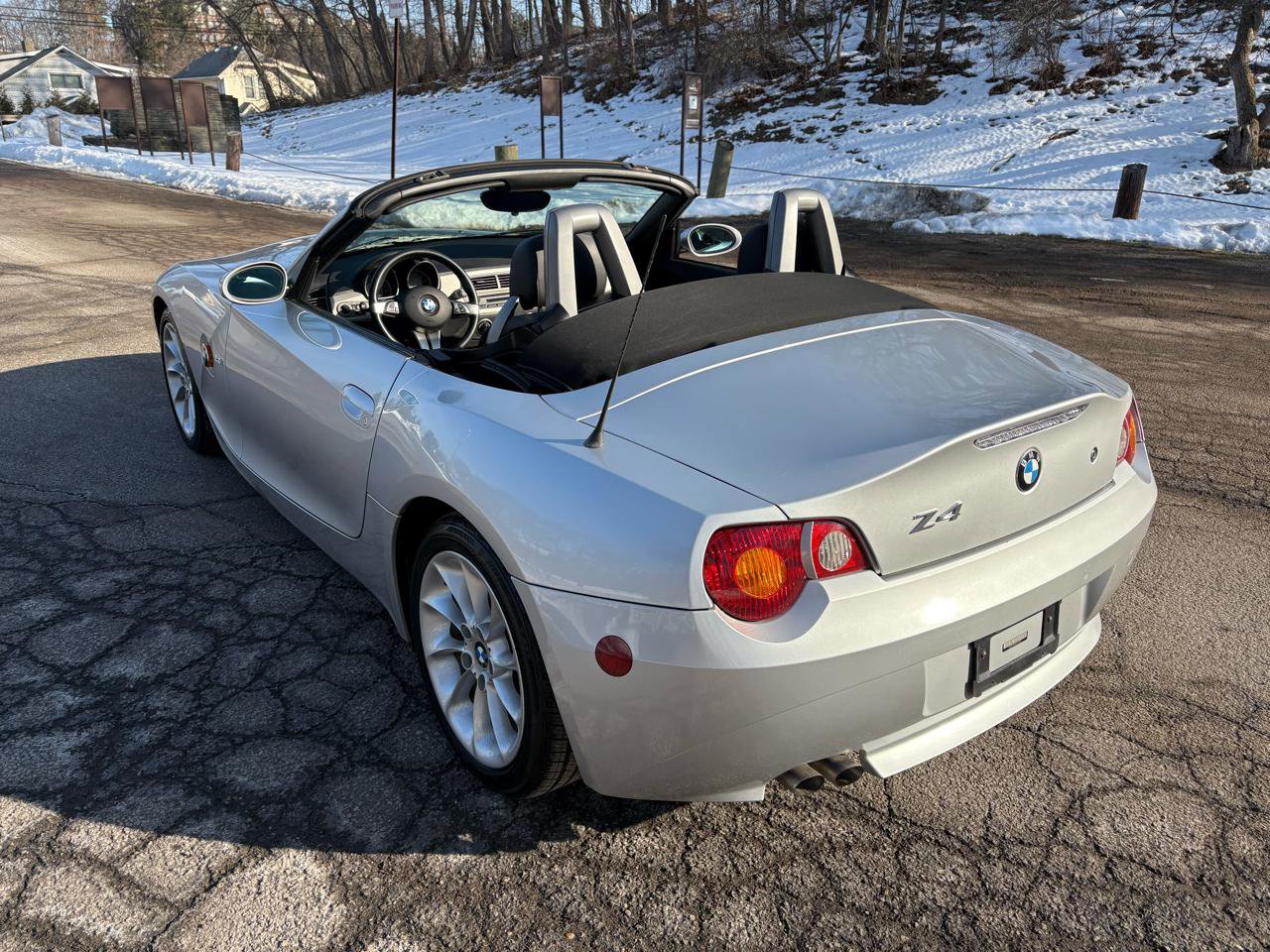 Used 2004 BMW Z4 2.5i image 16
