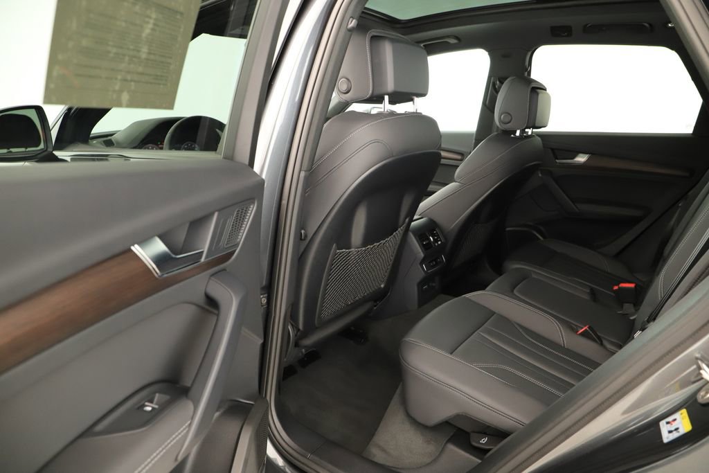 Used 2025 Audi Q5 e Premium Plus w/ Premium Plus Package image 27