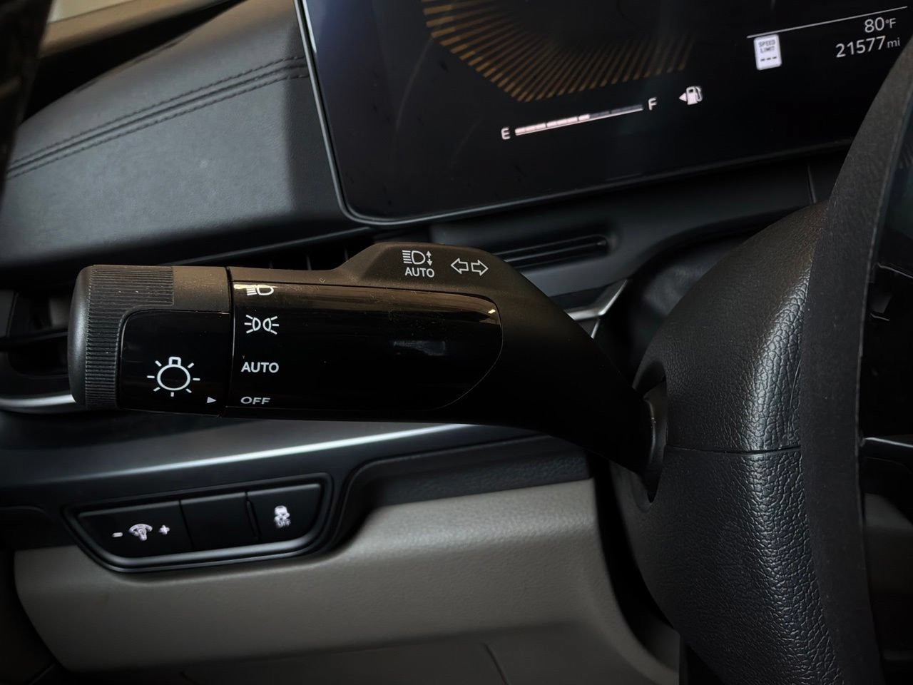Used 2026 Kia Carnival FWD image 40