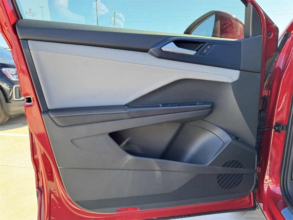 New 2024 Volkswagen Taos SE image 9