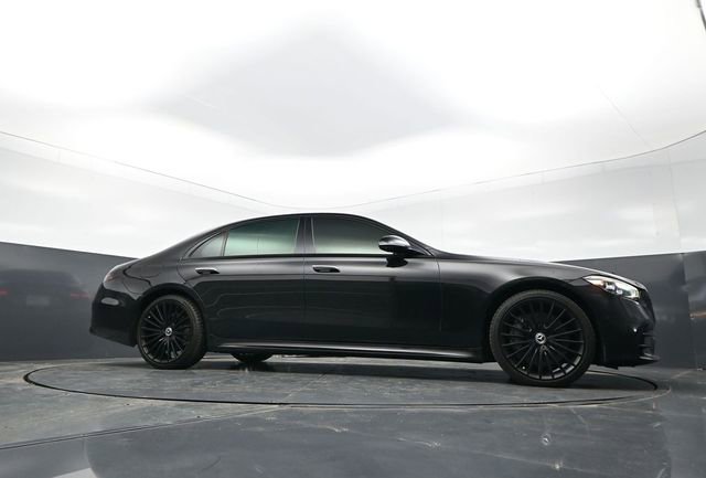 Used 2022 Mercedes-Benz S 580 4MATIC Sedan w/ AMG Line Package image 28