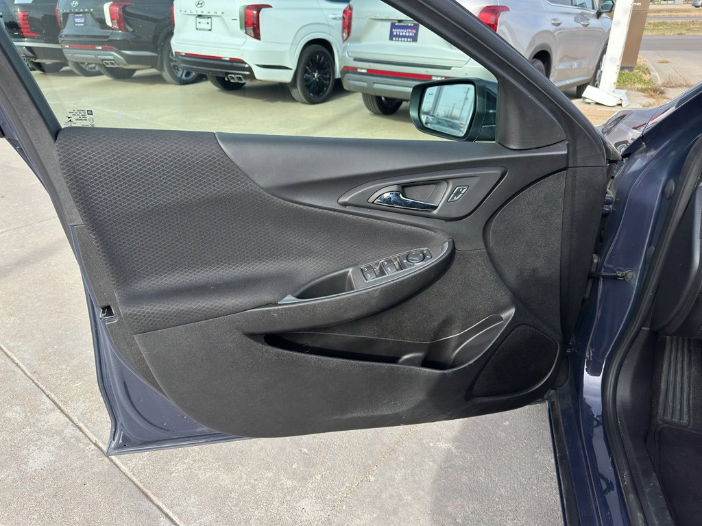 Used 2025 Chevrolet Malibu LT image 10