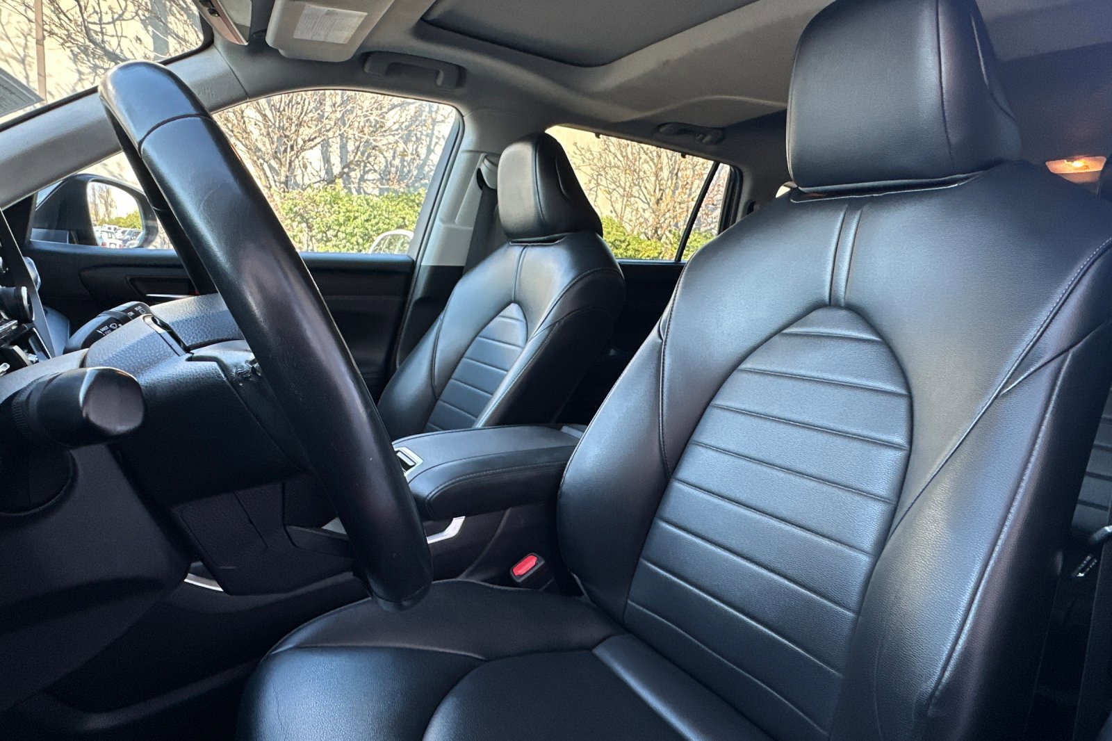 Used 2022 Toyota Highlander XLE image 5