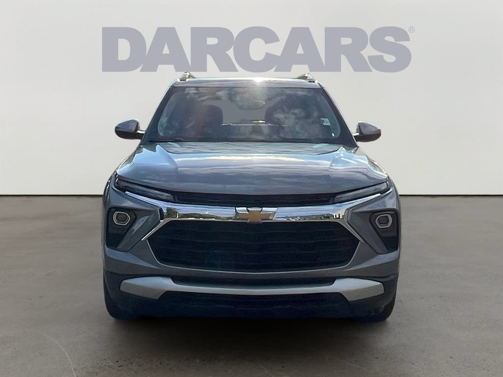 Used 2025 Chevrolet TrailBlazer LT AWD/4WD image 2
