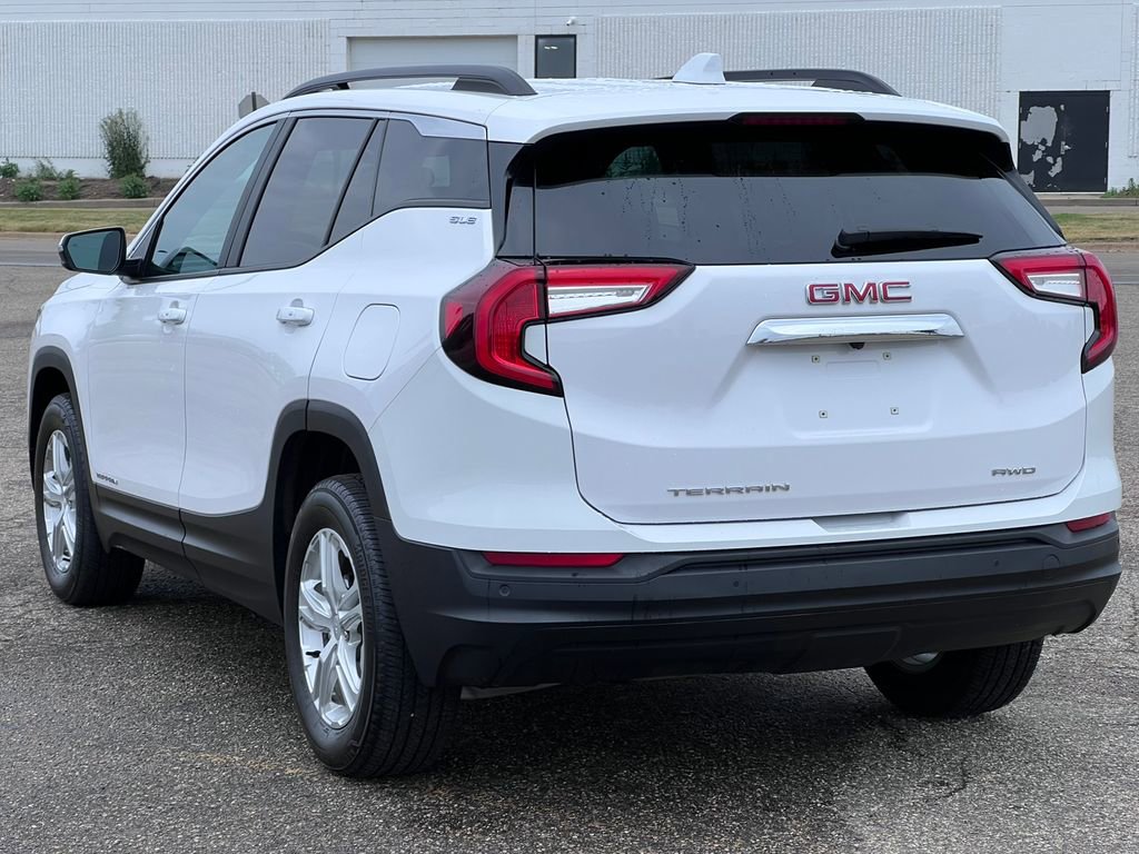 Used 2023 GMC Terrain SLE w/ Driver Convenience Package AWD/4WD image 9