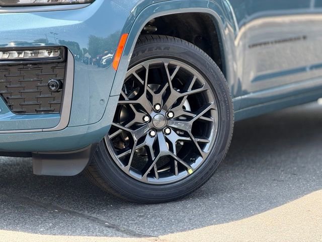 New 2026 Jeep Grand Cherokee Summit AWD/4WD image 2