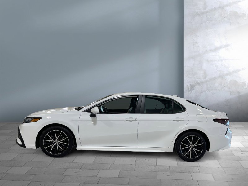 Certified 2023 Toyota Camry SE image 3