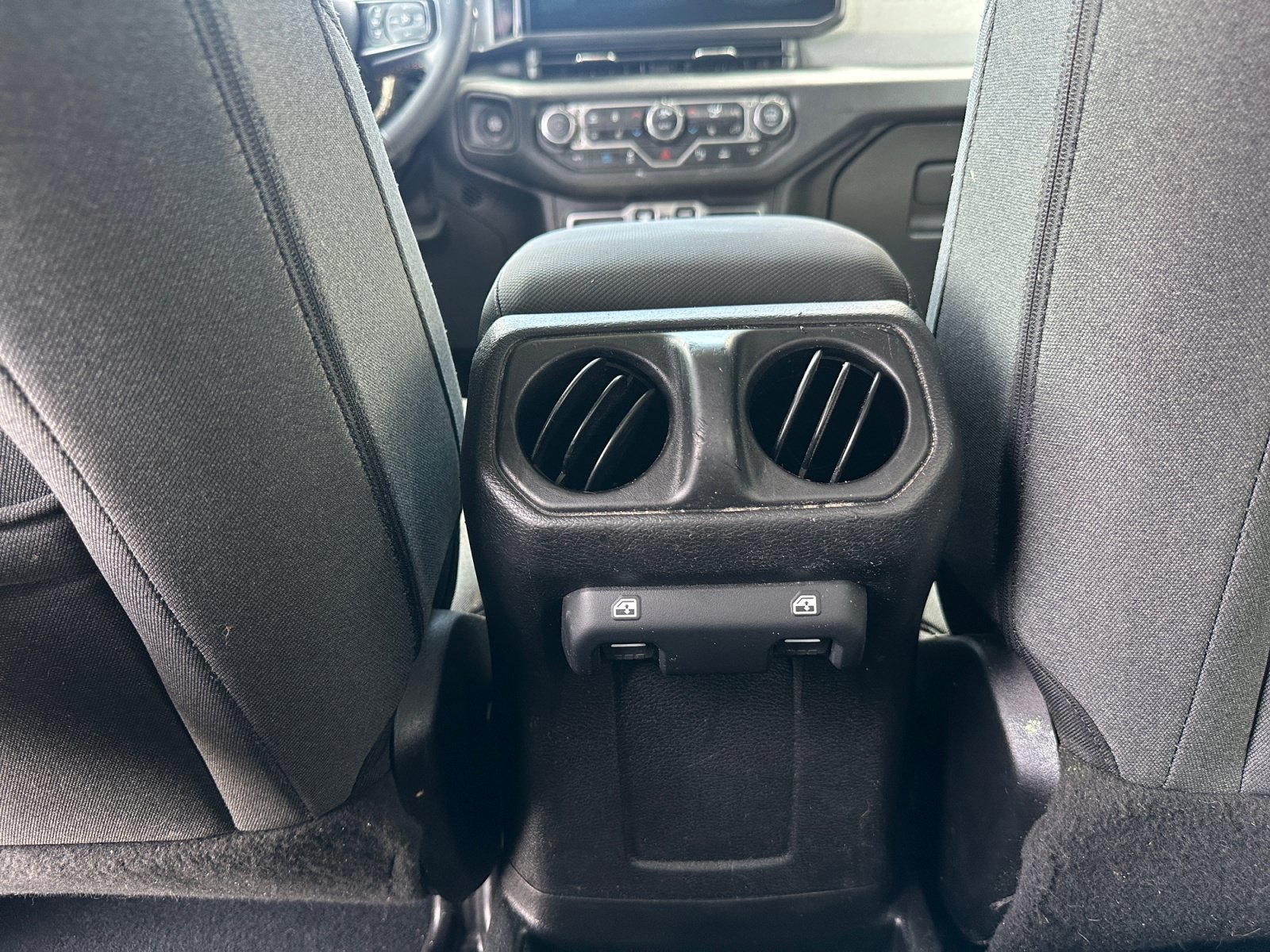 Used 2024 Jeep Wrangler Unlimited AWD/4WD image 29