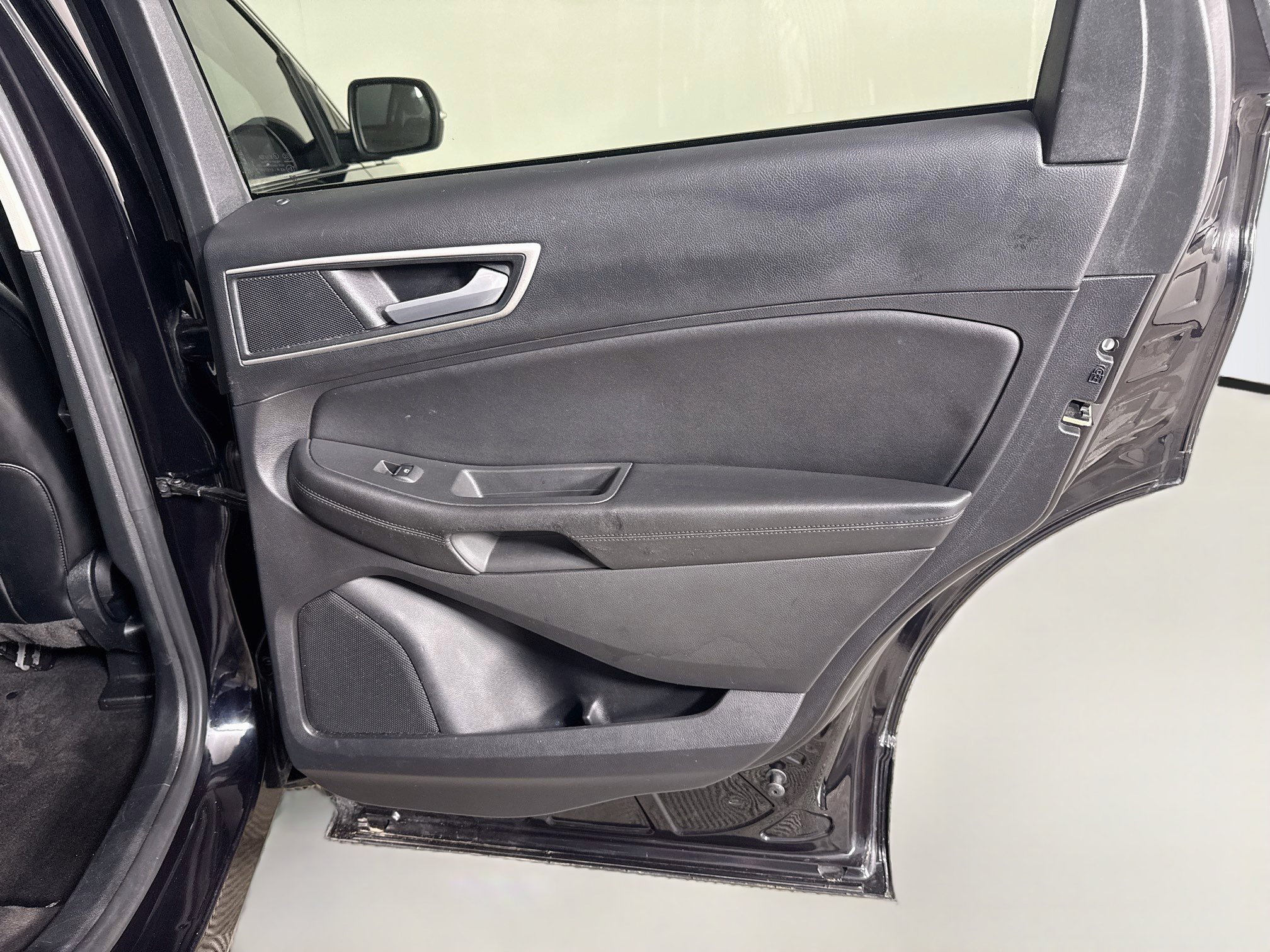 Used 2020 Ford Edge SEL w/ Convenience Package FWD image 28