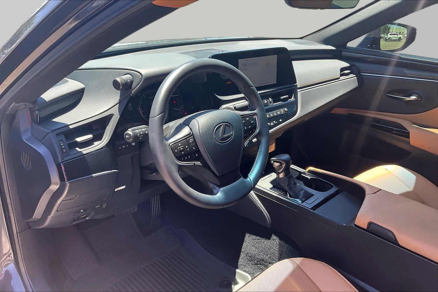 Used 2025 Lexus ES 350 w/ Accessory Package (P3) FWD image 16