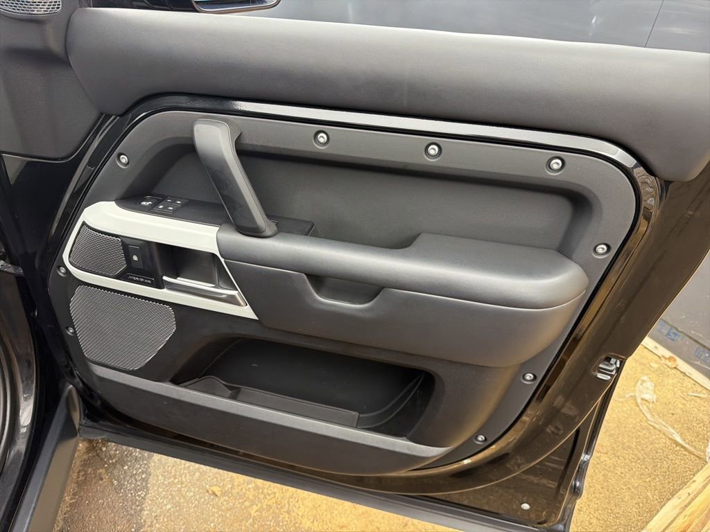 Used 2020 Land Rover Defender 110 HSE image 24