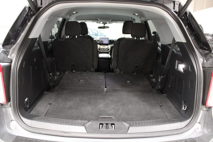 Used 2023 Ford Explorer XLT image 13