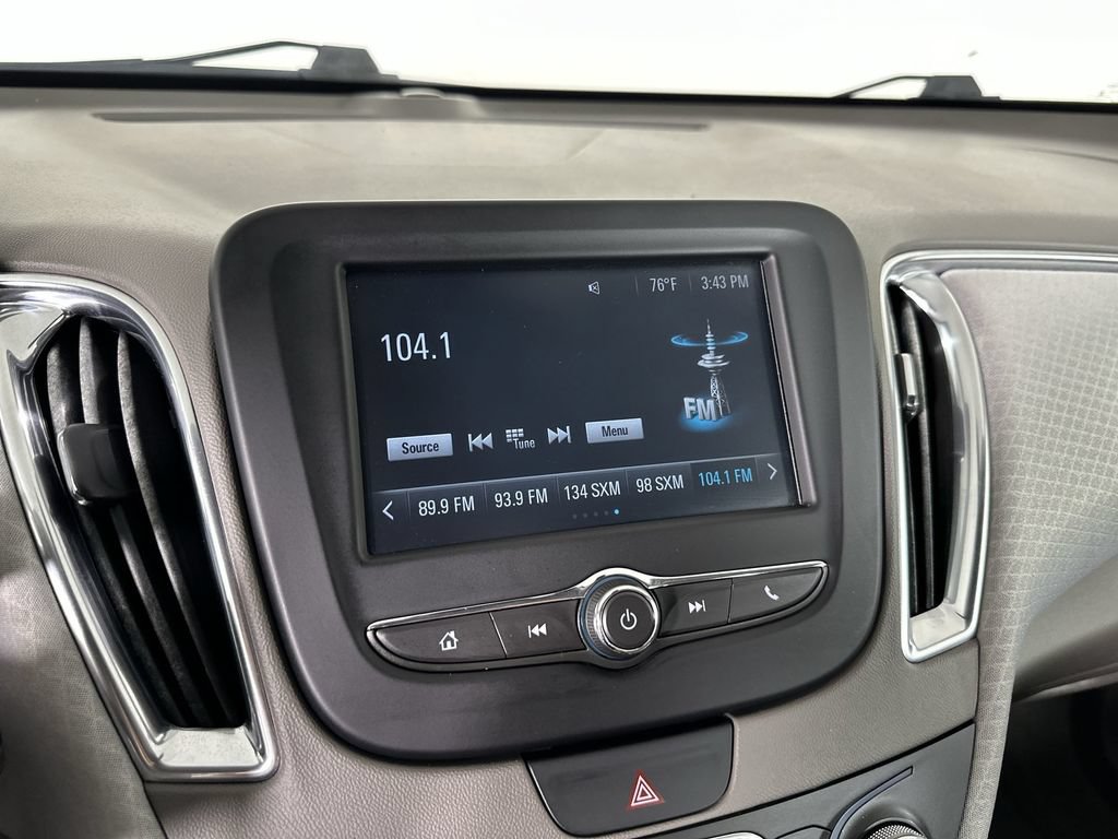 Used 2018 Chevrolet Malibu LT FWD image 15