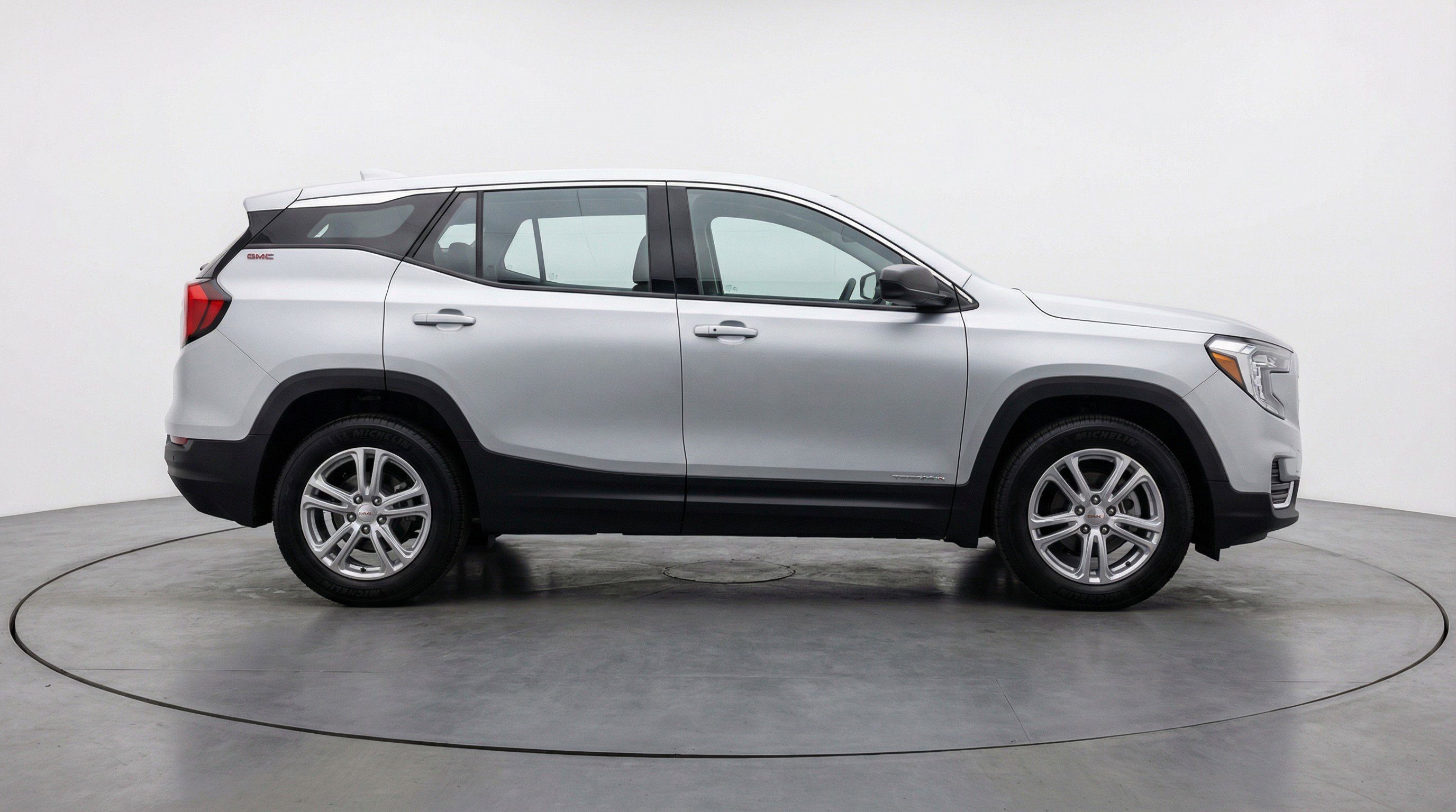 Used 2024 GMC Terrain SLE image 11