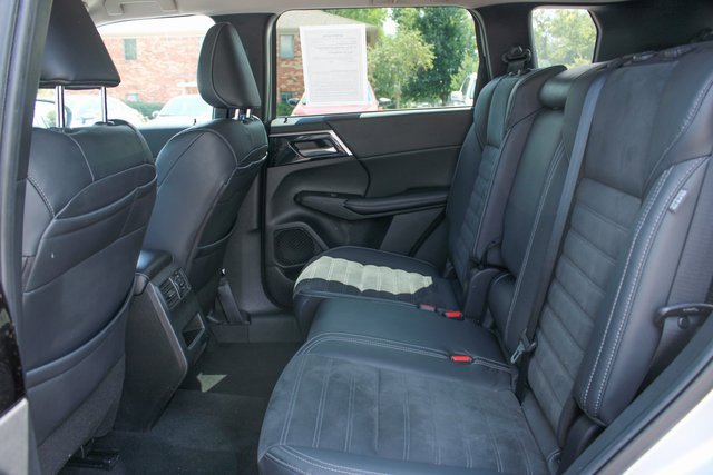 Used 2022 Mitsubishi Outlander SE image 38